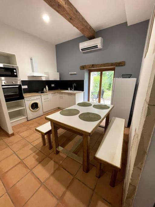 Superbe Appartement Cosy Avec Jardin Nimes Exterior foto